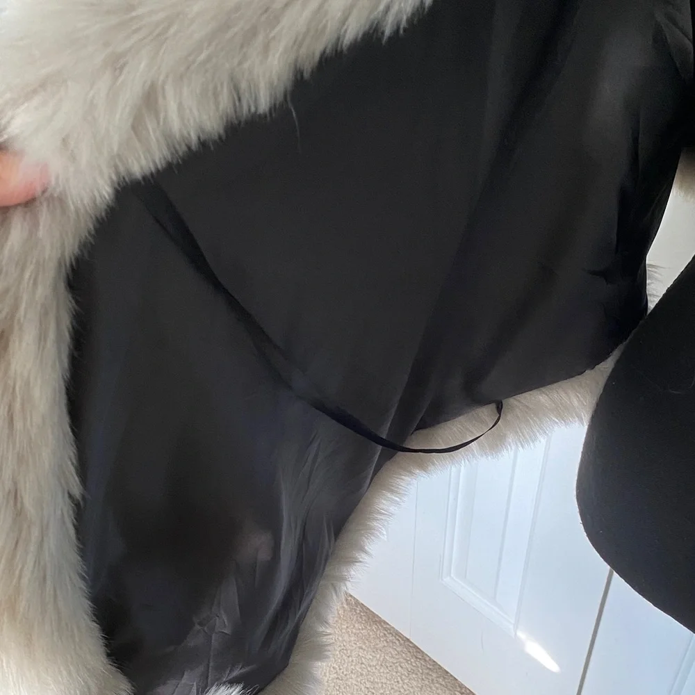 Beautiful Sheran One Size Fits All Black And Grey Faux Fur Shawl Cover Up Coat - Picture 2 of 7